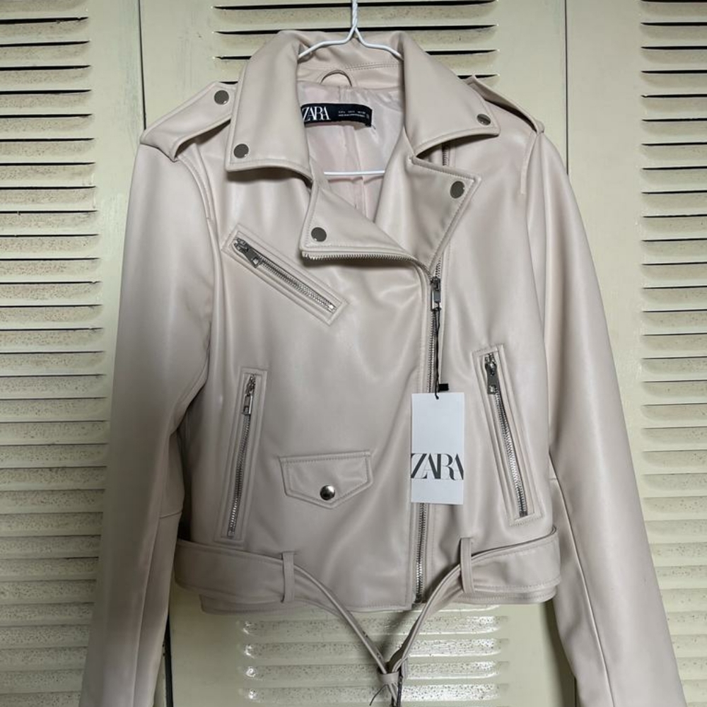 Zara - Picture 1 of 4